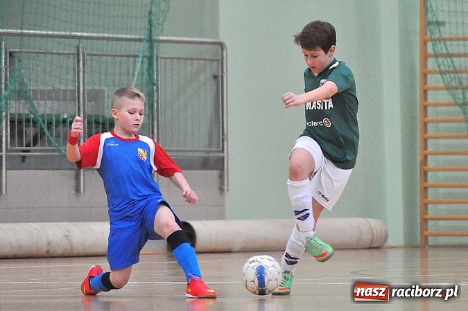Zdjęcie w galerii na portalu naszraciborz.pl: Młodzi adepci futbolu walczyli o puchar starosty wiadomości z regionu