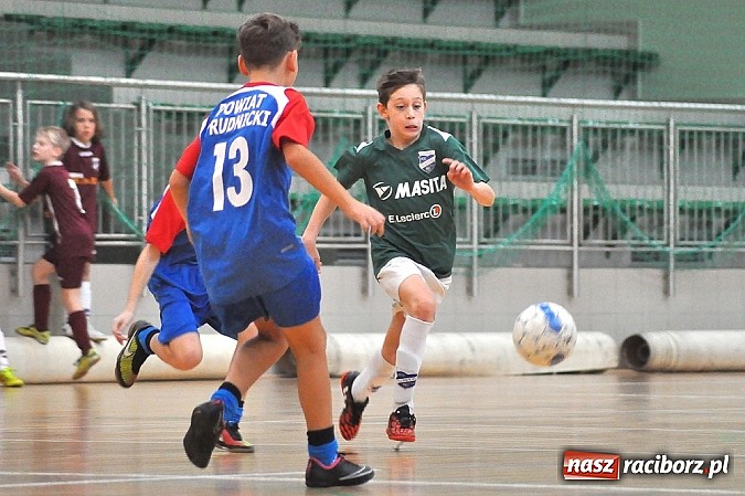 Zdjęcie w galerii na portalu naszraciborz.pl: Młodzi adepci futbolu walczyli o puchar starosty wiadomości z regionu