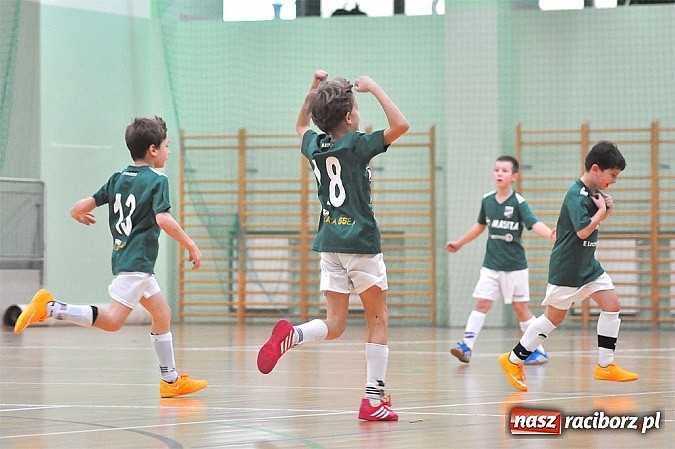 Zdjęcie w galerii na portalu naszraciborz.pl: Młodzi adepci futbolu walczyli o puchar starosty wiadomości z regionu