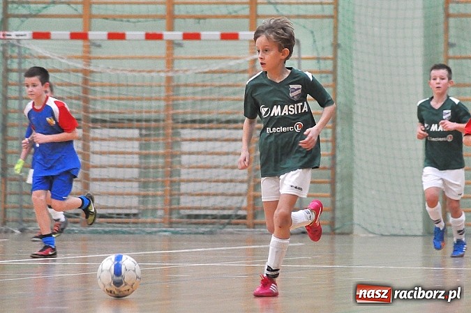 Zdjęcie w galerii na portalu naszraciborz.pl: Młodzi adepci futbolu walczyli o puchar starosty wiadomości z regionu