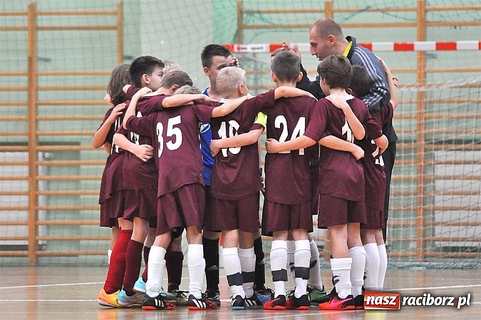 Zdjęcie w galerii na portalu naszraciborz.pl: Młodzi adepci futbolu walczyli o puchar starosty wiadomości z regionu