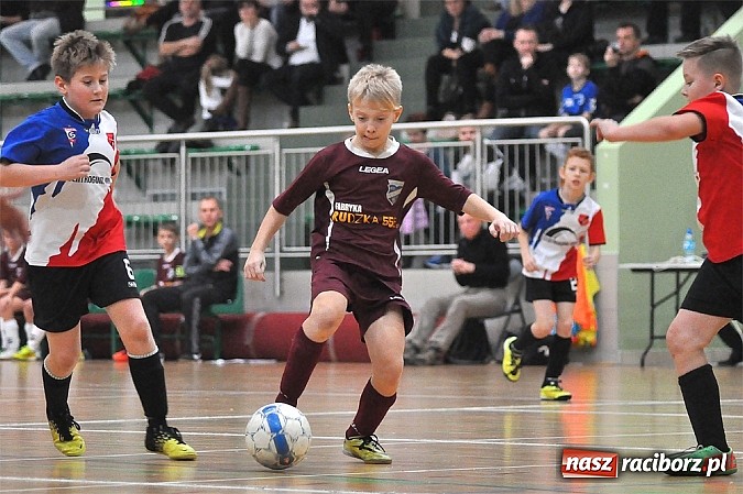 Zdjęcie w galerii na portalu naszraciborz.pl: Młodzi adepci futbolu walczyli o puchar starosty wiadomości z regionu