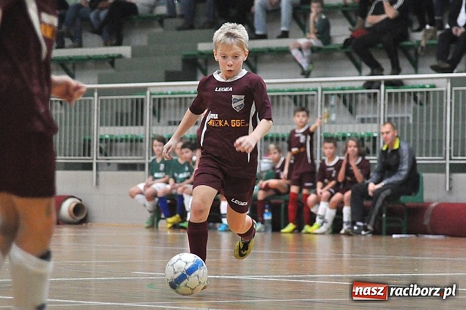 Zdjęcie w galerii na portalu naszraciborz.pl: Młodzi adepci futbolu walczyli o puchar starosty wiadomości z regionu