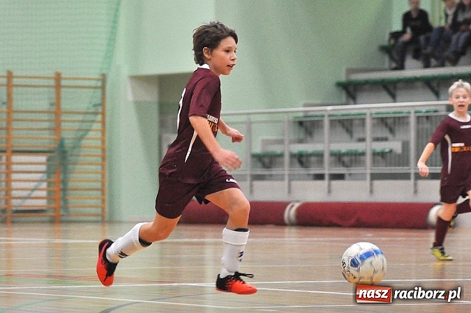 Zdjęcie w galerii na portalu naszraciborz.pl: Młodzi adepci futbolu walczyli o puchar starosty wiadomości z regionu