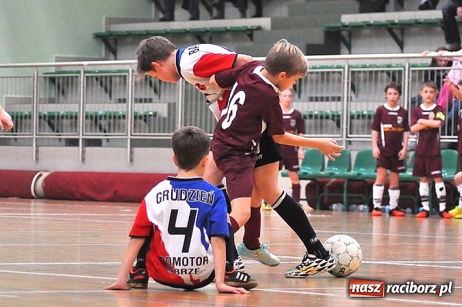 Zdjęcie w galerii na portalu naszraciborz.pl: Młodzi adepci futbolu walczyli o puchar starosty wiadomości z regionu