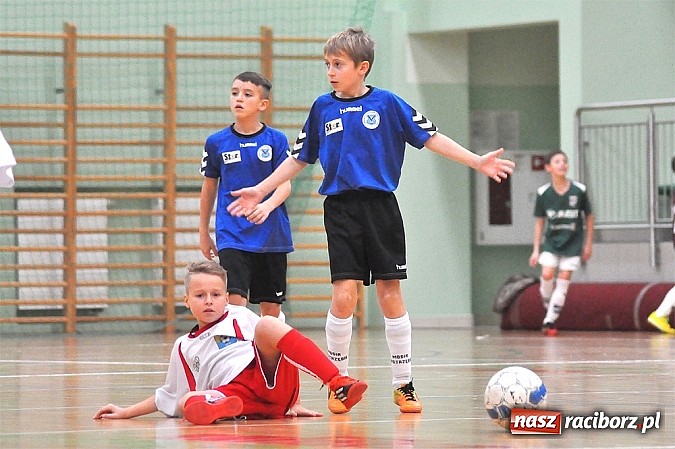 Zdjęcie w galerii na portalu naszraciborz.pl: Młodzi adepci futbolu walczyli o puchar starosty wiadomości z regionu