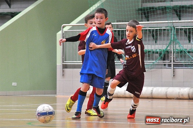 Zdjęcie w galerii na portalu naszraciborz.pl: Młodzi adepci futbolu walczyli o puchar starosty wiadomości z regionu