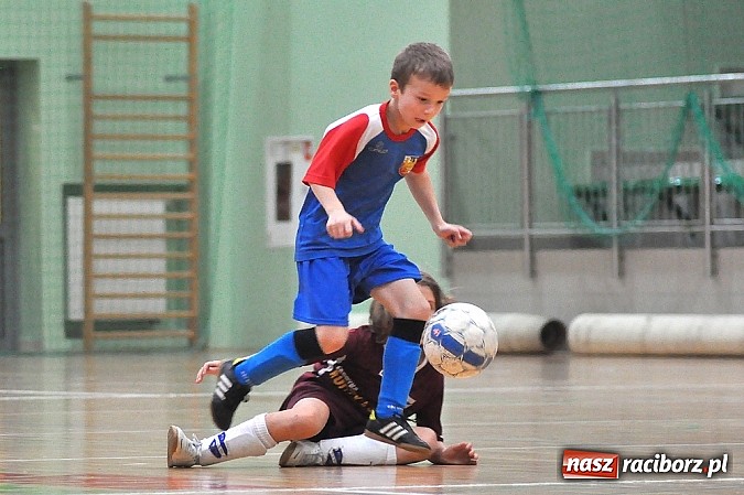 Zdjęcie w galerii na portalu naszraciborz.pl: Młodzi adepci futbolu walczyli o puchar starosty wiadomości z regionu