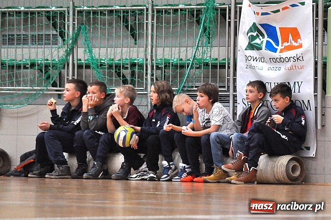 Zdjęcie w galerii na portalu naszraciborz.pl: Młodzi adepci futbolu walczyli o puchar starosty wiadomości z regionu