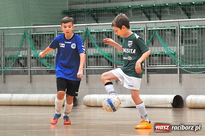 Zdjęcie w galerii na portalu naszraciborz.pl: Młodzi adepci futbolu walczyli o puchar starosty wiadomości z regionu