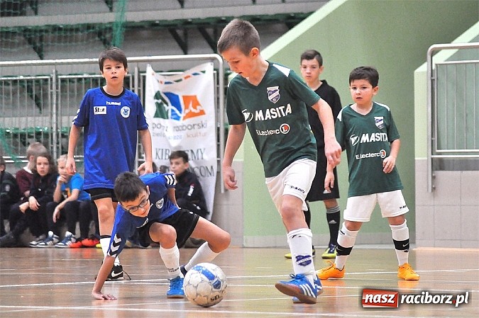 Zdjęcie w galerii na portalu naszraciborz.pl: Młodzi adepci futbolu walczyli o puchar starosty wiadomości z regionu