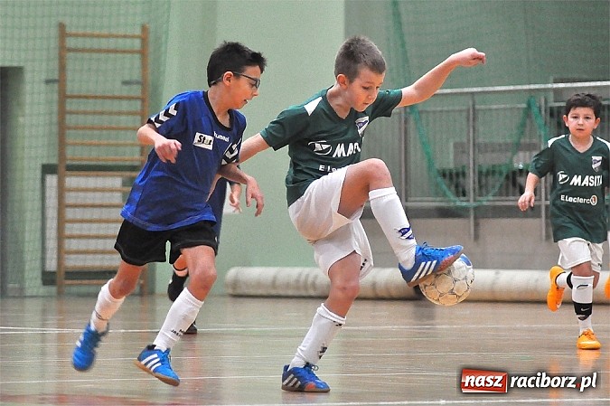 Zdjęcie w galerii na portalu naszraciborz.pl: Młodzi adepci futbolu walczyli o puchar starosty wiadomości z regionu
