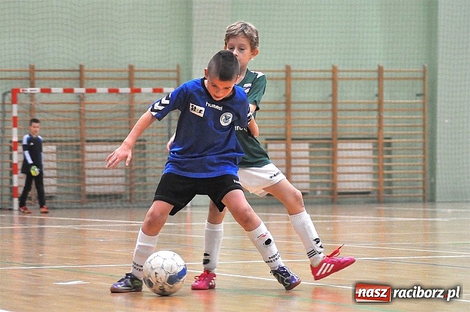Zdjęcie w galerii na portalu naszraciborz.pl: Młodzi adepci futbolu walczyli o puchar starosty wiadomości z regionu