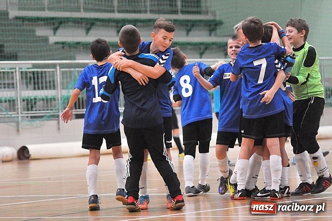 Zdjęcie w galerii na portalu naszraciborz.pl: Młodzi adepci futbolu walczyli o puchar starosty wiadomości z regionu