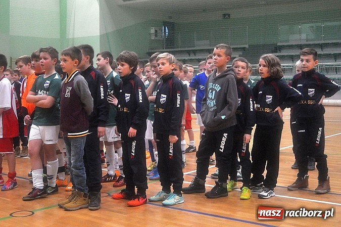 Zdjęcie w galerii na portalu naszraciborz.pl: Młodzi adepci futbolu walczyli o puchar starosty wiadomości z regionu