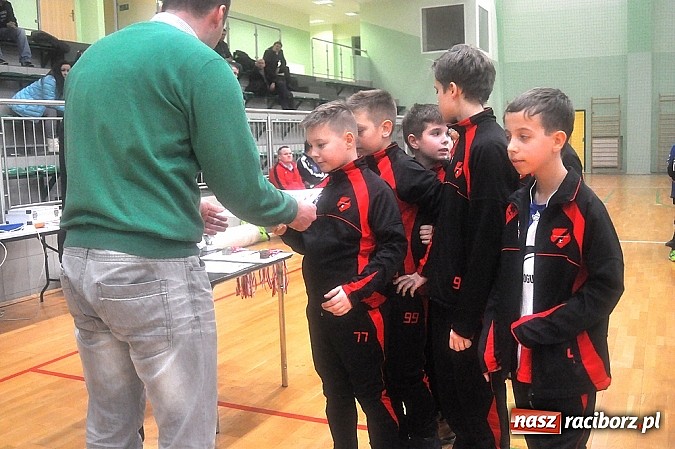 Zdjęcie w galerii na portalu naszraciborz.pl: Młodzi adepci futbolu walczyli o puchar starosty wiadomości z regionu
