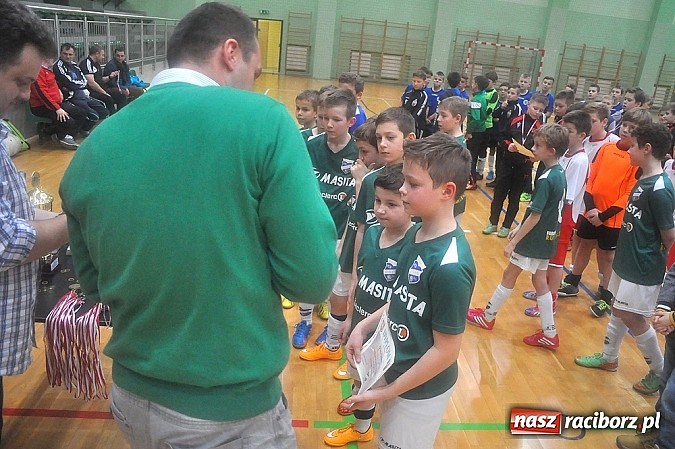 Zdjęcie w galerii na portalu naszraciborz.pl: Młodzi adepci futbolu walczyli o puchar starosty wiadomości z regionu