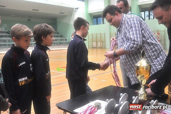 Zdjęcie w galerii na portalu naszraciborz.pl: Młodzi adepci futbolu walczyli o puchar starosty wiadomości z regionu