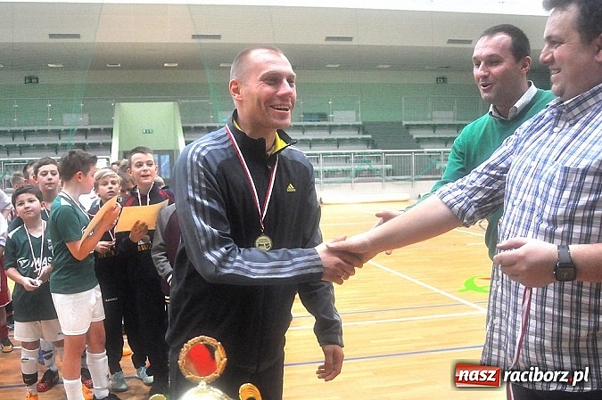 Zdjęcie w galerii na portalu naszraciborz.pl: Młodzi adepci futbolu walczyli o puchar starosty wiadomości z regionu