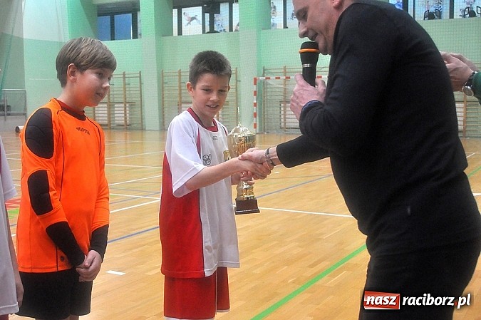 Zdjęcie w galerii na portalu naszraciborz.pl: Młodzi adepci futbolu walczyli o puchar starosty wiadomości z regionu