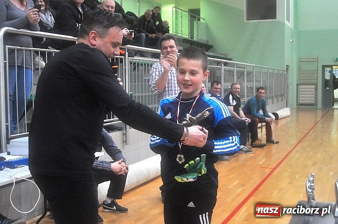 Zdjęcie w galerii na portalu naszraciborz.pl: Młodzi adepci futbolu walczyli o puchar starosty wiadomości z regionu