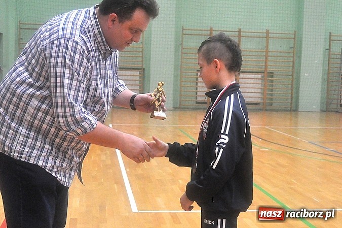 Zdjęcie w galerii na portalu naszraciborz.pl: Młodzi adepci futbolu walczyli o puchar starosty wiadomości z regionu