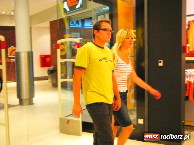 Zdjęcie w galerii na portalu naszraciborz.pl: TŁUMY na otwarciu RESERVED wiadomości z regionu