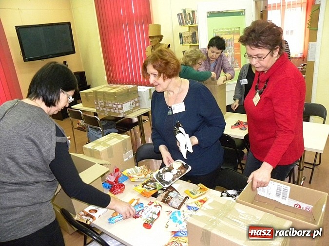 Zdjęcie w galerii na portalu naszraciborz.pl: Biblioteka w Raciborzu wzięła udział w Szlachetnej Paczce wiadomości z regionu