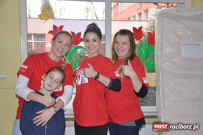 Zdjęcie w galerii na portalu naszraciborz.pl: Radość, uśmiech i łzy wzruszenia - Niezwykły Finał Szlachetnej Paczki! wiadomości z regionu