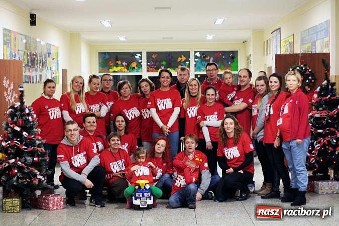 Zdjęcie w galerii na portalu naszraciborz.pl: Radość, uśmiech i łzy wzruszenia - Niezwykły Finał Szlachetnej Paczki! wiadomości z regionu