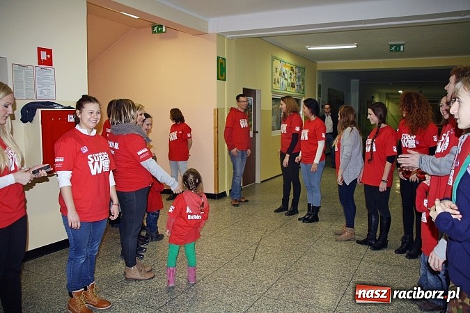 Zdjęcie w galerii na portalu naszraciborz.pl: Radość, uśmiech i łzy wzruszenia - Niezwykły Finał Szlachetnej Paczki! wiadomości z regionu