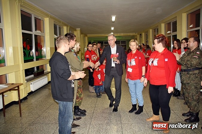 Zdjęcie w galerii na portalu naszraciborz.pl: Radość, uśmiech i łzy wzruszenia - Niezwykły Finał Szlachetnej Paczki! wiadomości z regionu