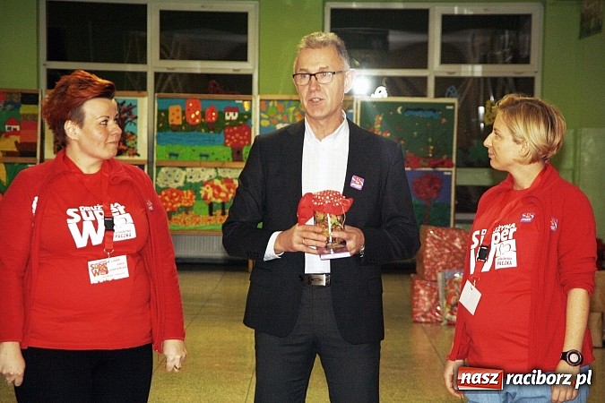 Zdjęcie w galerii na portalu naszraciborz.pl: Radość, uśmiech i łzy wzruszenia - Niezwykły Finał Szlachetnej Paczki! wiadomości z regionu