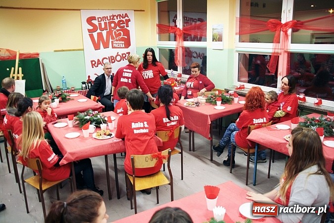 Zdjęcie w galerii na portalu naszraciborz.pl: Radość, uśmiech i łzy wzruszenia - Niezwykły Finał Szlachetnej Paczki! wiadomości z regionu