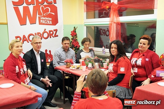 Zdjęcie w galerii na portalu naszraciborz.pl: Radość, uśmiech i łzy wzruszenia - Niezwykły Finał Szlachetnej Paczki! wiadomości z regionu