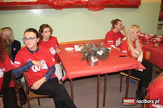 Zdjęcie w galerii na portalu naszraciborz.pl: Radość, uśmiech i łzy wzruszenia - Niezwykły Finał Szlachetnej Paczki! wiadomości z regionu