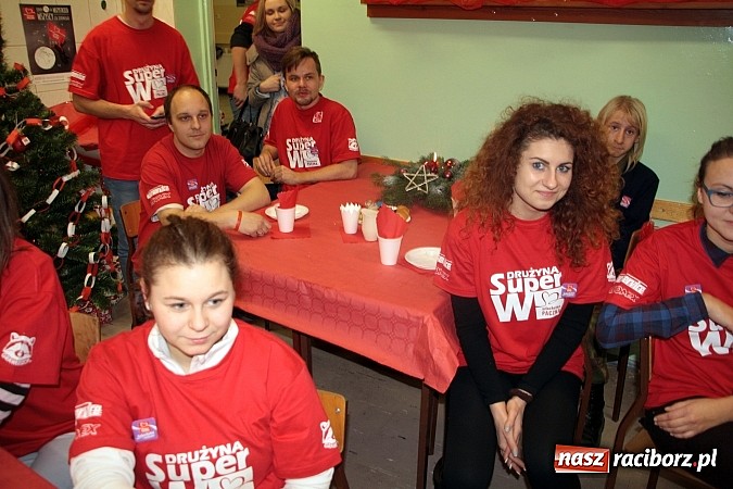 Zdjęcie w galerii na portalu naszraciborz.pl: Radość, uśmiech i łzy wzruszenia - Niezwykły Finał Szlachetnej Paczki! wiadomości z regionu