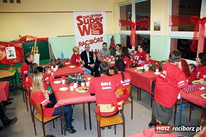 Zdjęcie w galerii na portalu naszraciborz.pl: Radość, uśmiech i łzy wzruszenia - Niezwykły Finał Szlachetnej Paczki! wiadomości z regionu