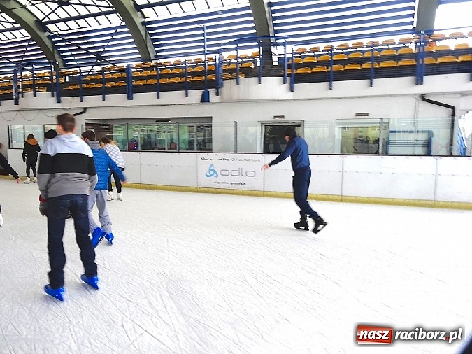Zdjęcie w galerii na portalu naszraciborz.pl: UKS Zryw z Nędzy na lodzie! wiadomości z regionu