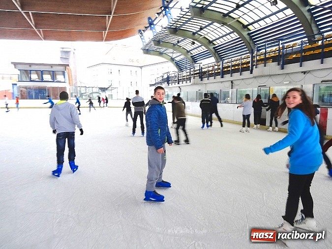Zdjęcie w galerii na portalu naszraciborz.pl: UKS Zryw z Nędzy na lodzie! wiadomości z regionu
