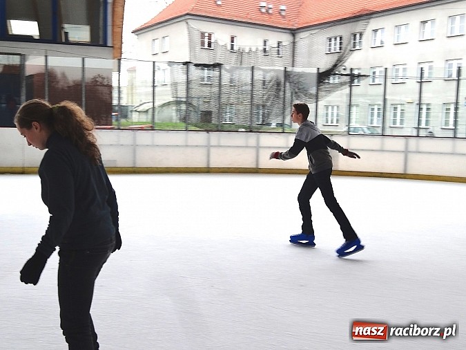 Zdjęcie w galerii na portalu naszraciborz.pl: UKS Zryw z Nędzy na lodzie! wiadomości z regionu