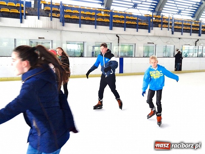 Zdjęcie w galerii na portalu naszraciborz.pl: UKS Zryw z Nędzy na lodzie! wiadomości z regionu