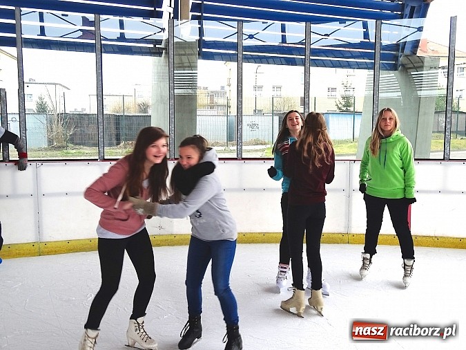 Zdjęcie w galerii na portalu naszraciborz.pl: UKS Zryw z Nędzy na lodzie! wiadomości z regionu