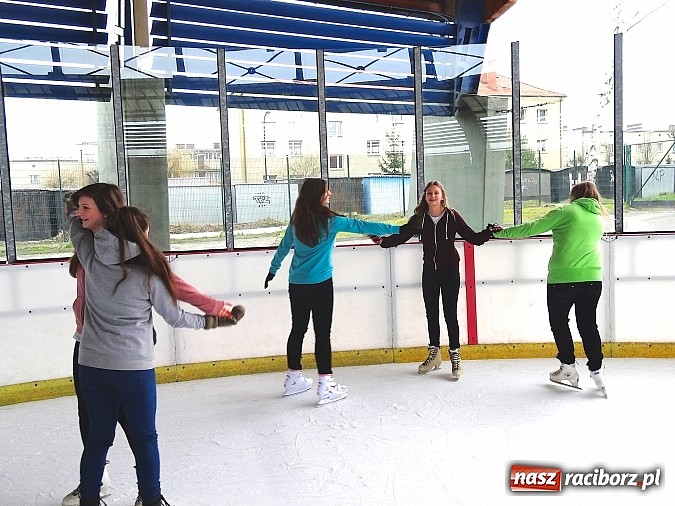 Zdjęcie w galerii na portalu naszraciborz.pl: UKS Zryw z Nędzy na lodzie! wiadomości z regionu