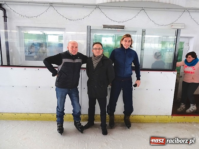 Zdjęcie w galerii na portalu naszraciborz.pl: UKS Zryw z Nędzy na lodzie! wiadomości z regionu