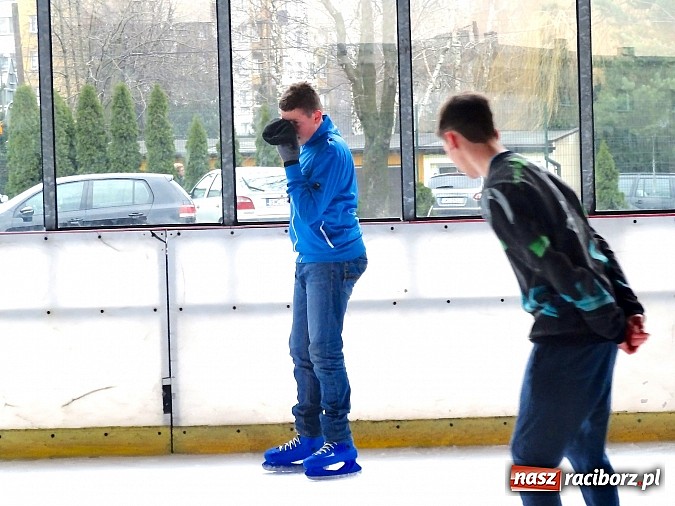 Zdjęcie w galerii na portalu naszraciborz.pl: UKS Zryw z Nędzy na lodzie! wiadomości z regionu
