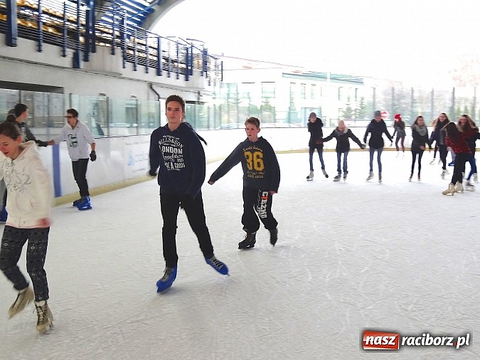 Zdjęcie w galerii na portalu naszraciborz.pl: UKS Zryw z Nędzy na lodzie! wiadomości z regionu