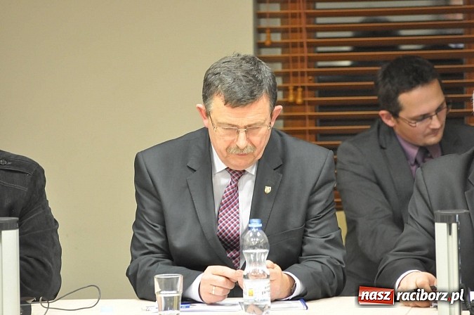 Zdjęcie w galerii na portalu naszraciborz.pl: Ryszard Winiarski nowym starostą raciborskim wiadomości z regionu