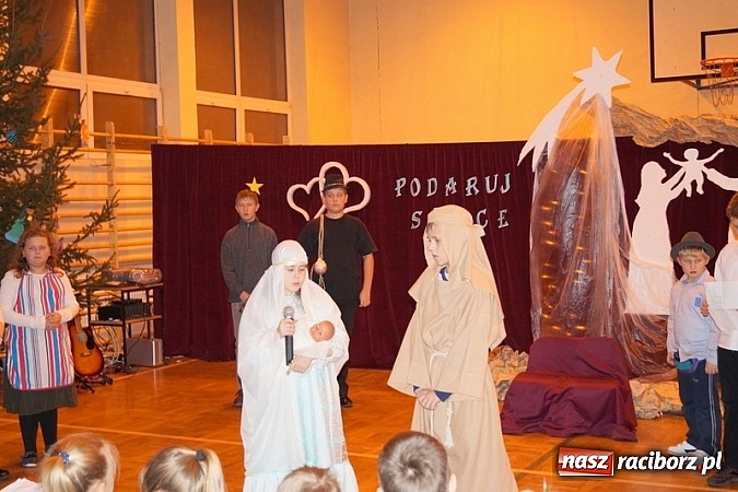 Zdjęcie w galerii na portalu naszraciborz.pl: 13. Świąteczny  Kiermasz Charytatywny Podaruj serce wiadomości z regionu