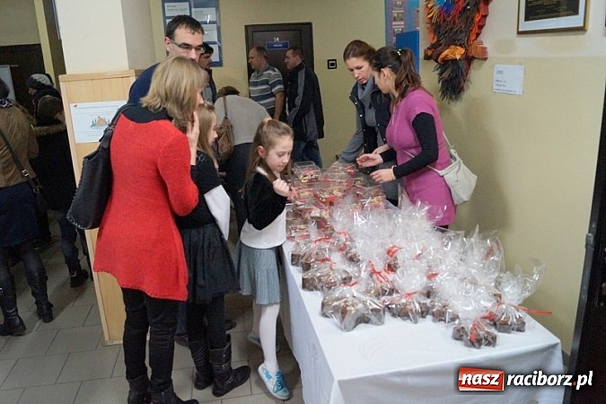 Zdjęcie w galerii na portalu naszraciborz.pl: 13. Świąteczny  Kiermasz Charytatywny Podaruj serce wiadomości z regionu